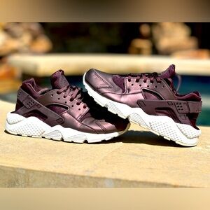Nike Women's Athletic Shoes - Maroon and White